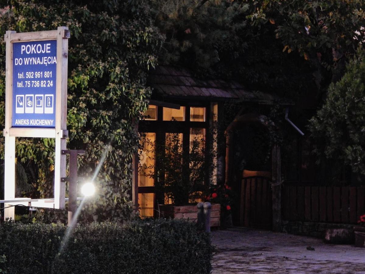 Pokoje Do Wynajecia Nowogrodziec Esterno foto