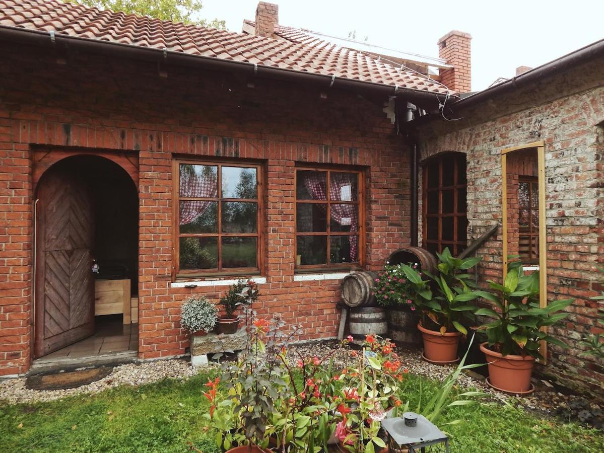 Pokoje Do Wynajecia Nowogrodziec Esterno foto